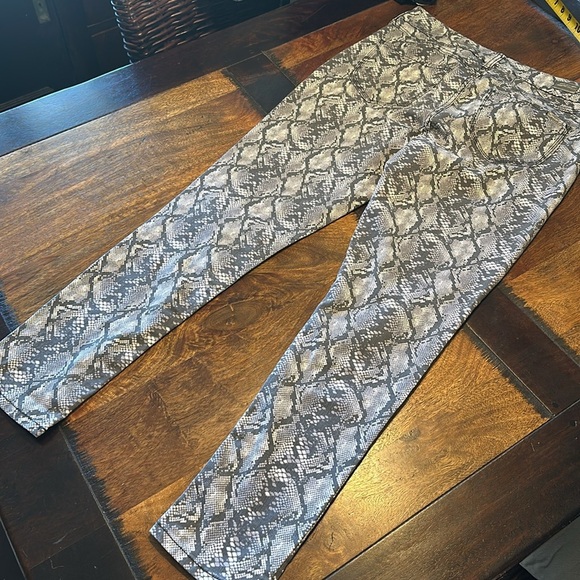 Seven7 snake skin pattern skinny pants size 10 - Picture 6 of 6
